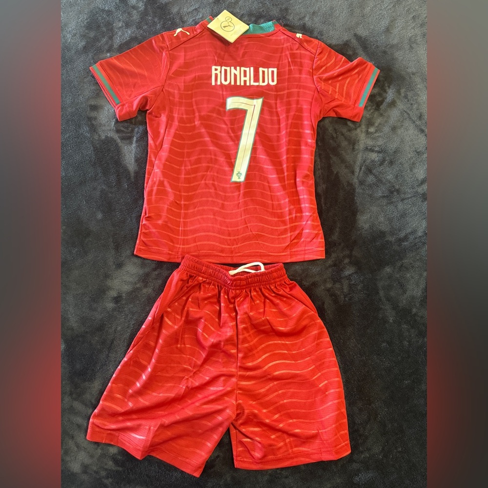 CRISTIANO RONALDO 🇵🇹 Portugal World Cup 2026 Home Kids Set⚽️🥅🔥 - Picture 2 of 3
